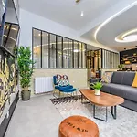 Spacious Apartment - 4Br-10P - Butte-Aux-Cailles